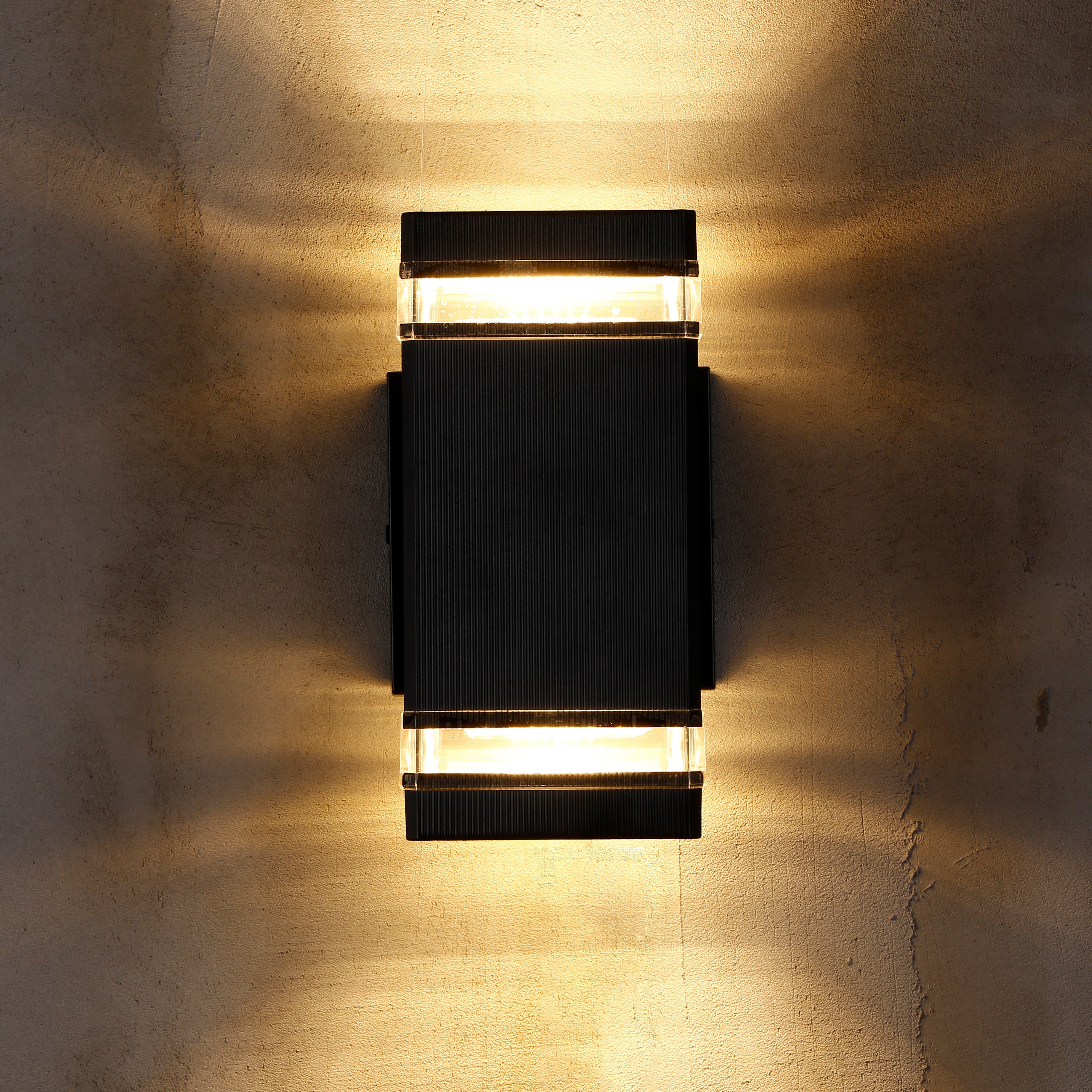 The Colony 20W Outdoor Wall Sconce