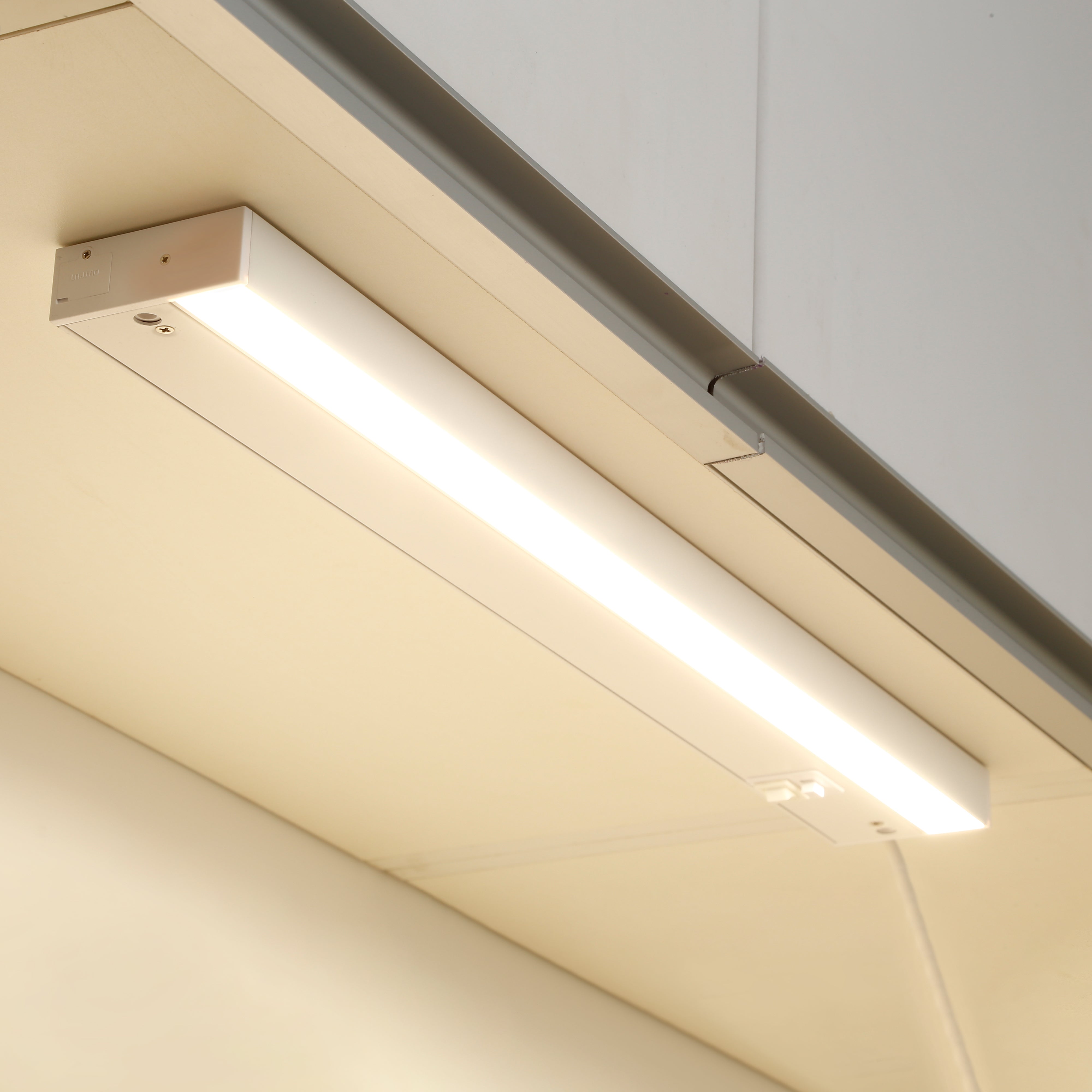 VersaLite+ 22" Linkable LED Under Cabinet Lights - White - Adjusable CCT