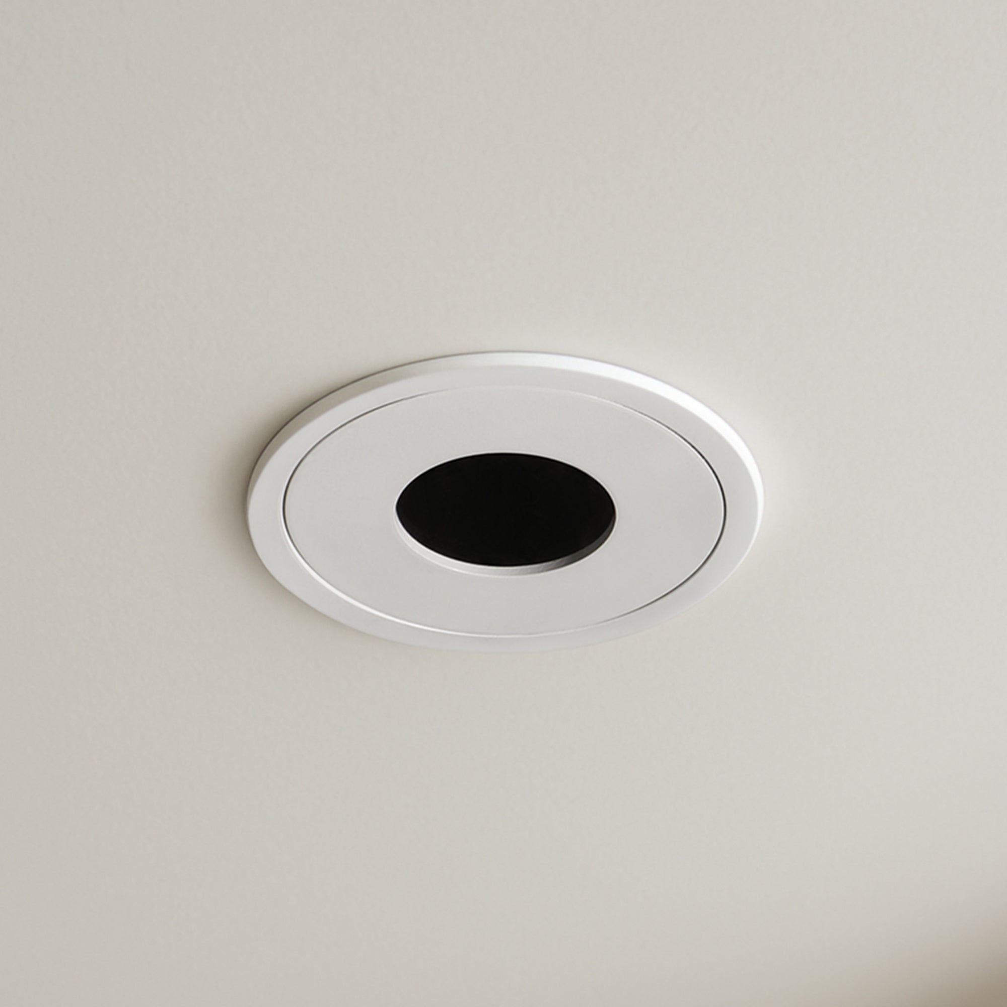 MoonDot— z1792 3" 10W 5CCT 30° Ultra-Narrow Dimm able Anti-Glare LED Recessed Spotlight, Canless